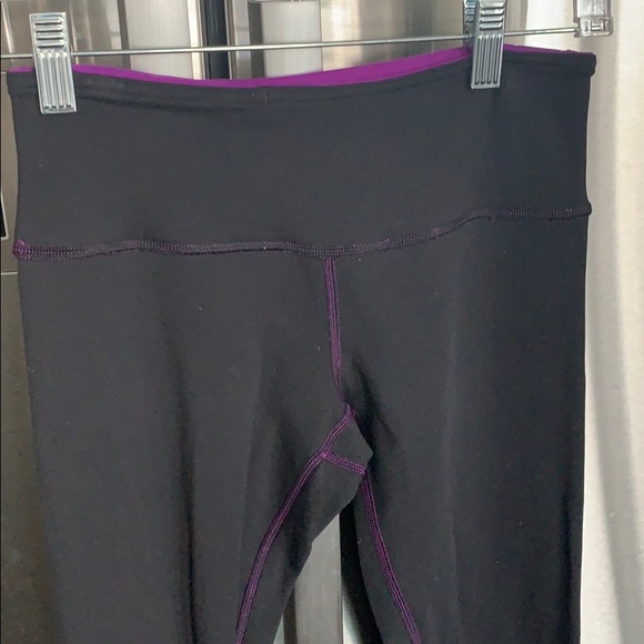 Lululemon Wunder Under Crops (Reversible) - Picture 7 of 8